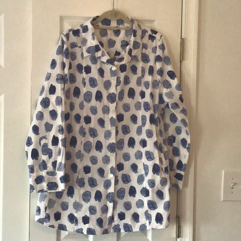 Women’s blue and white tunic